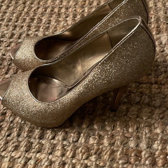 Jacqueline Ferrar Gold Glitter Open Toe High Heels Size 71/2 - Picture 2 of 8